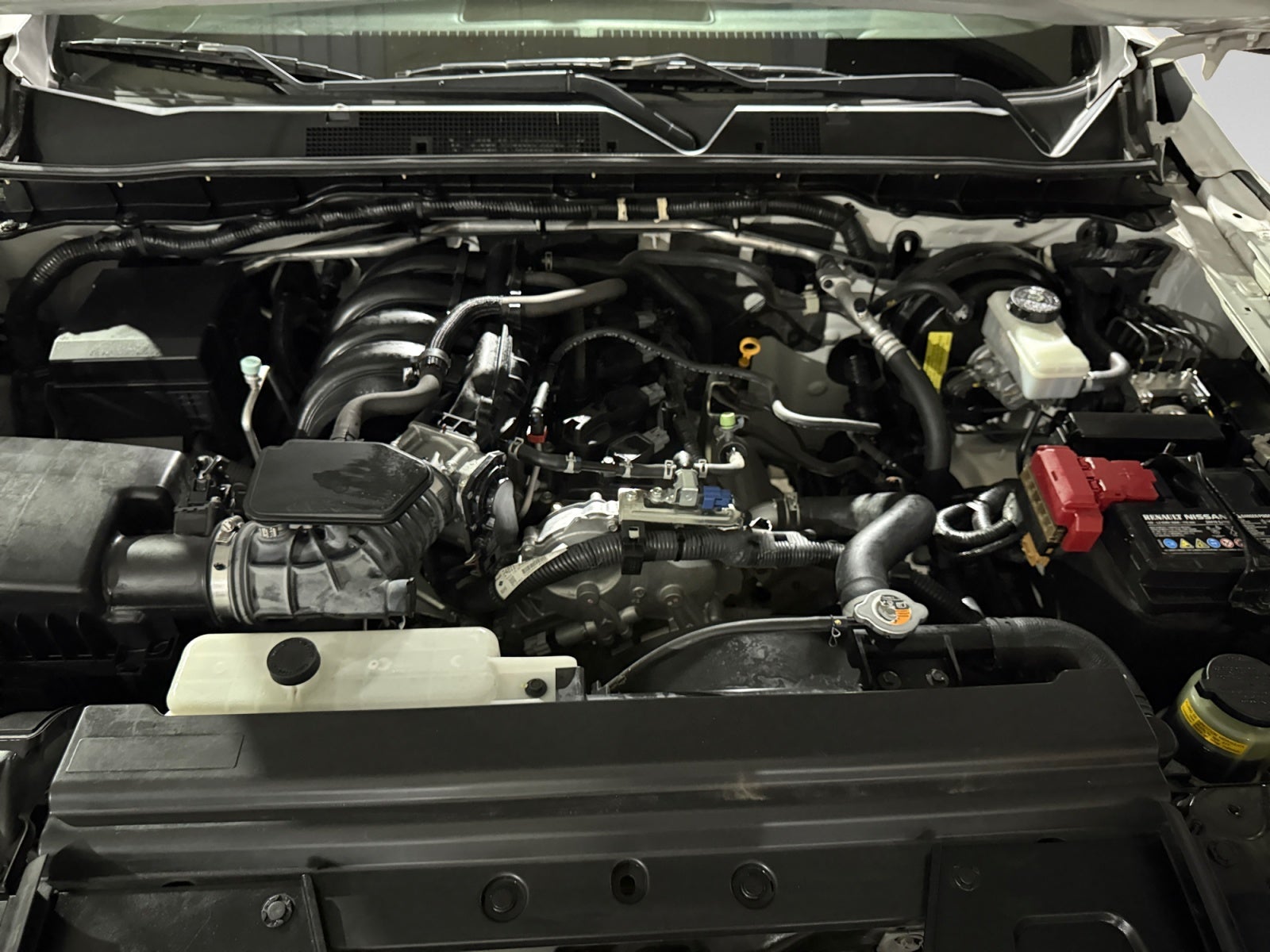2019 Nissan FRONTIER DOBLE CABINA SE TM AC PAQ SEG 6VEL