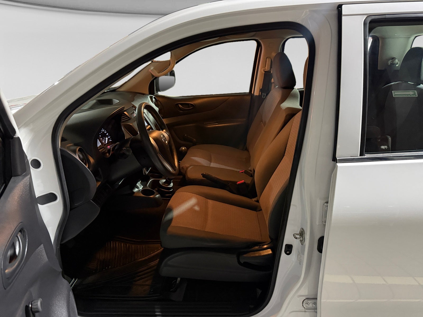 2019 Nissan FRONTIER DOBLE CABINA SE TM AC PAQ SEG 6VEL