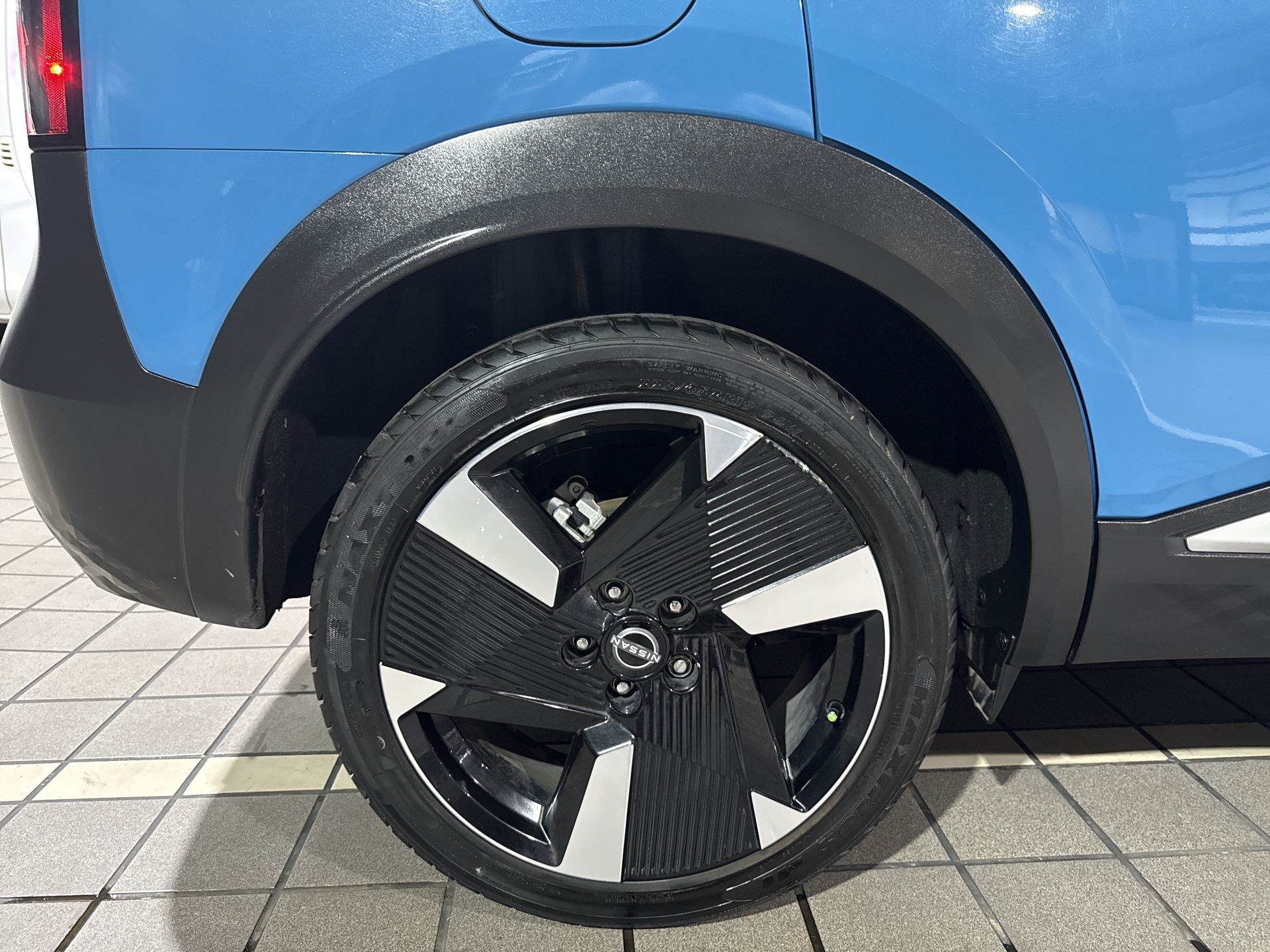 2025 Nissan KICKS PLATINUM CVT
