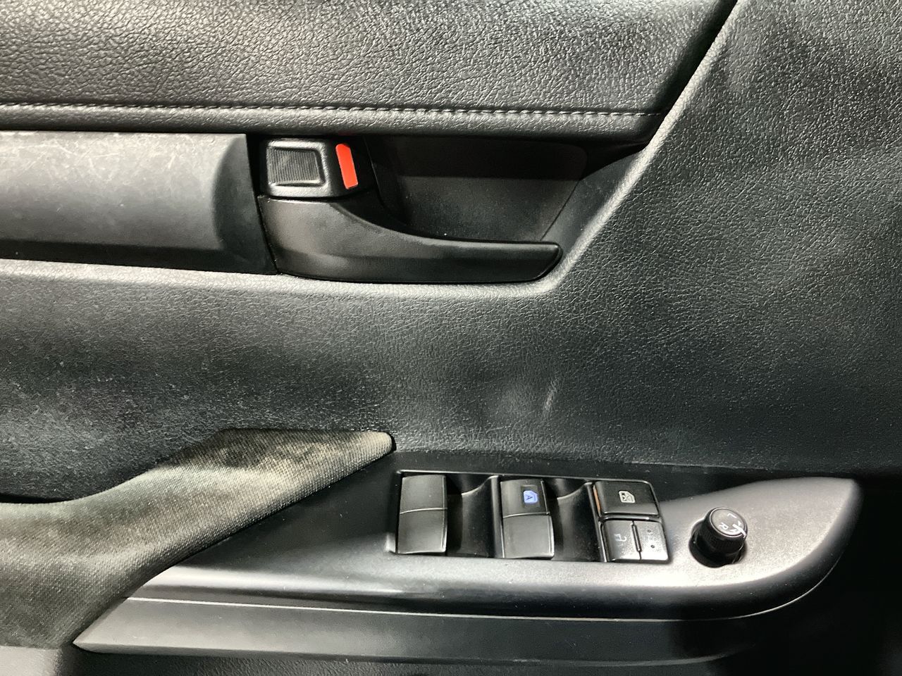 2021 Toyota HILUX D-CAB SR