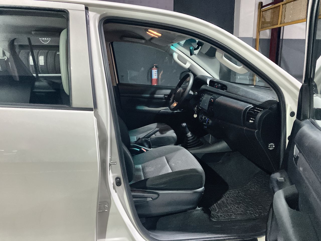 2021 Toyota HILUX D-CAB SR