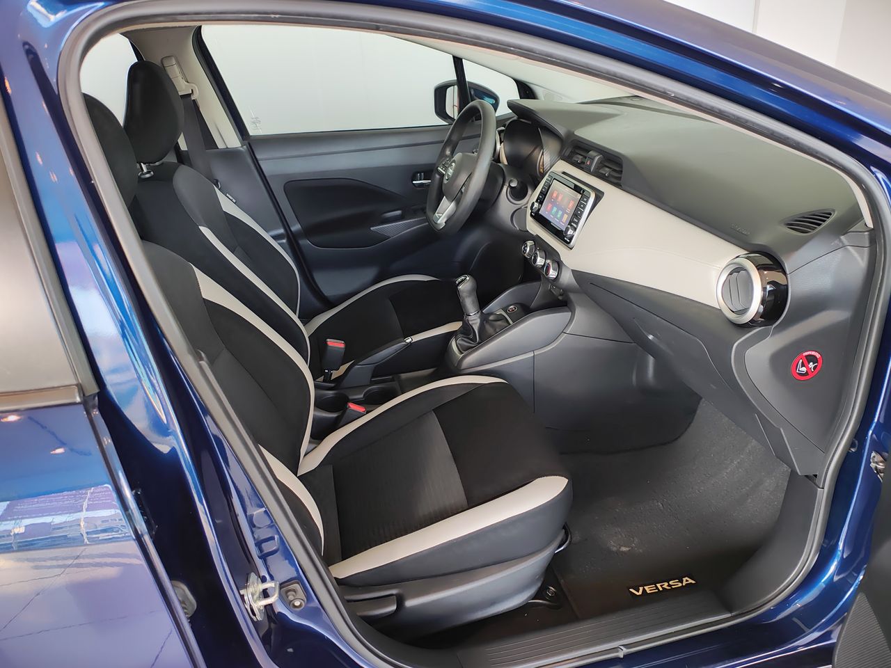 2021 Nissan VERSA ADVANCE MT 21