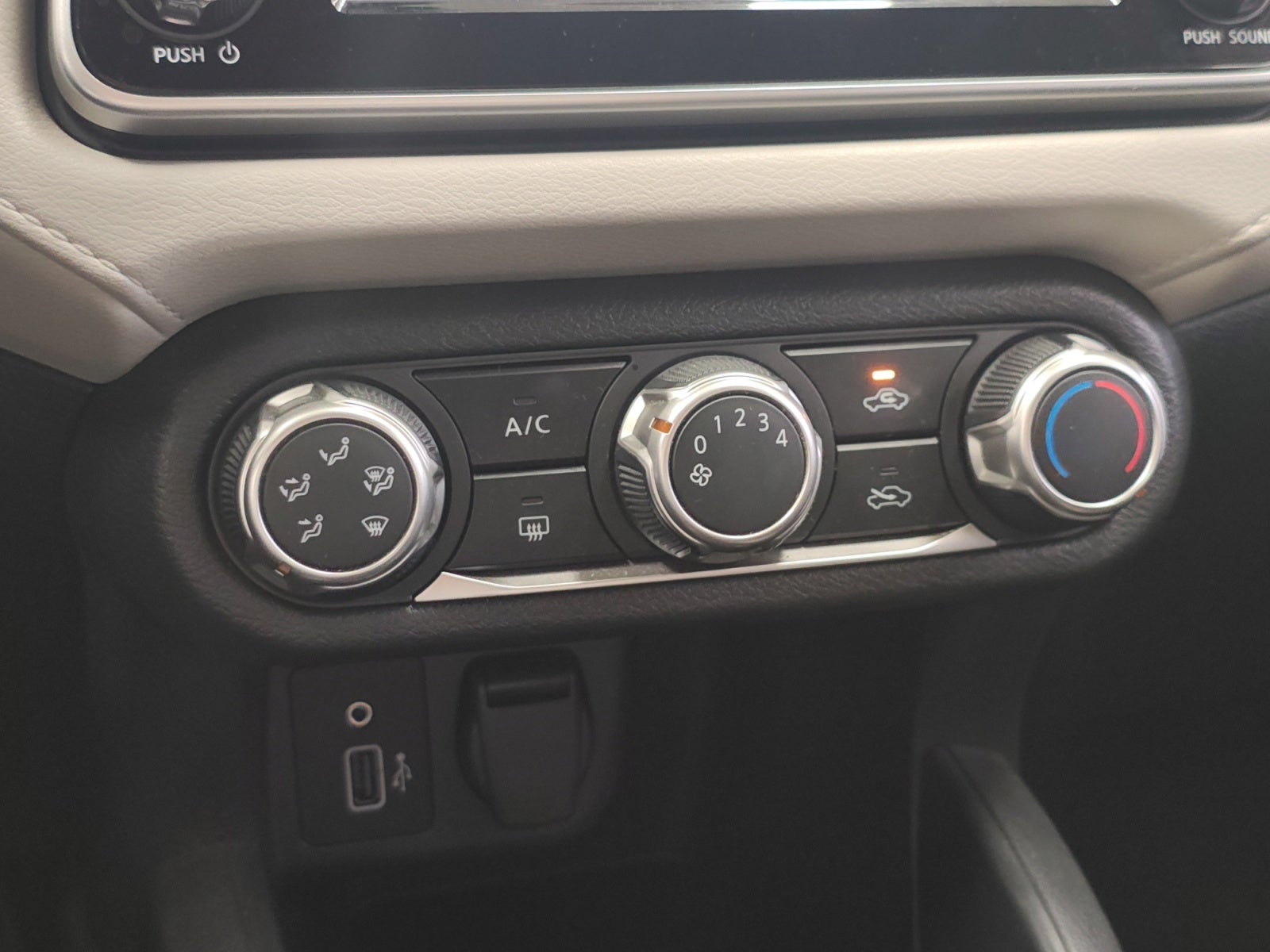 2022 Nissan VERSA VERSA ADVANCE CVT