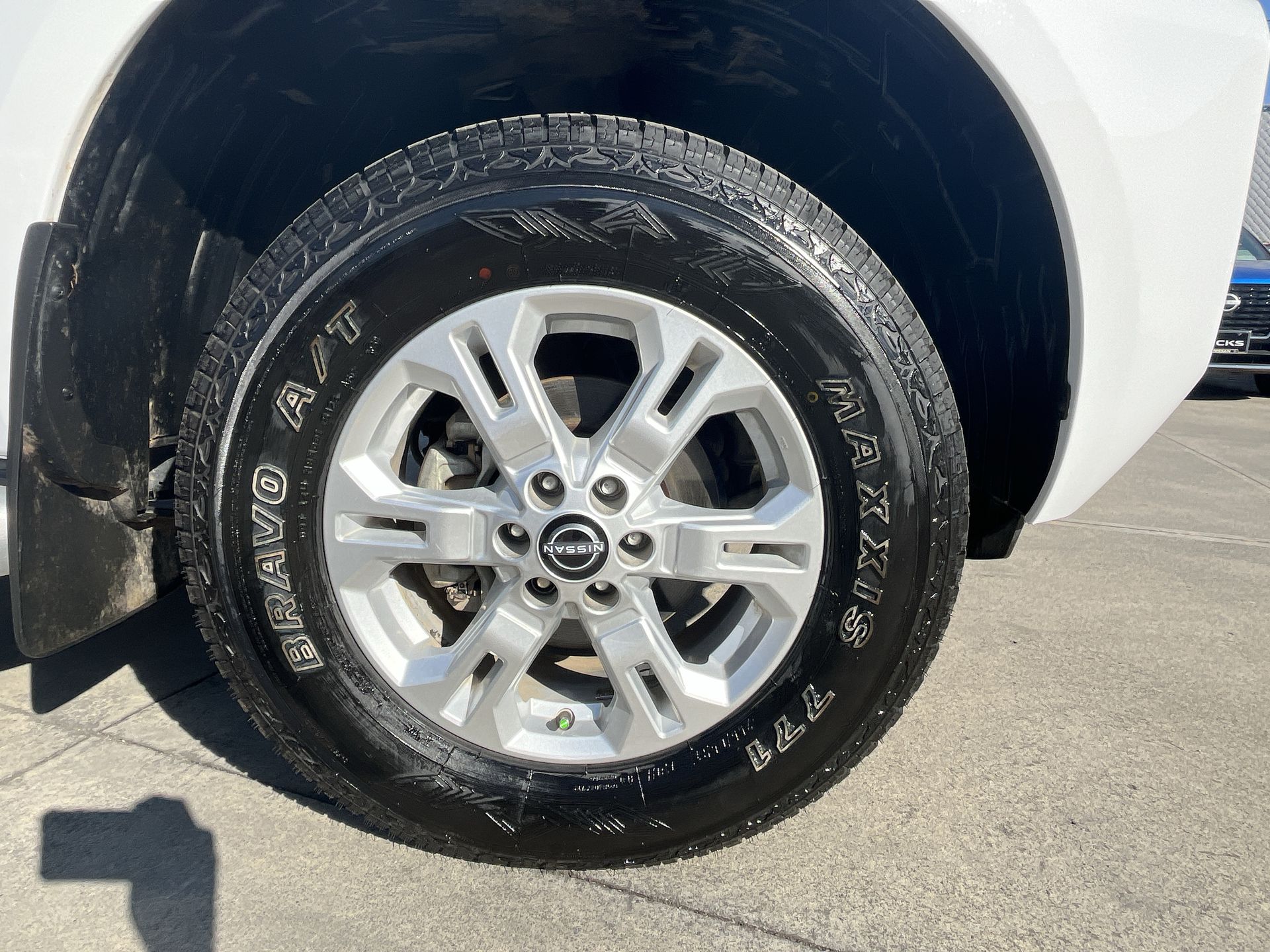 2023 Nissan FRONTIER LE TM 23