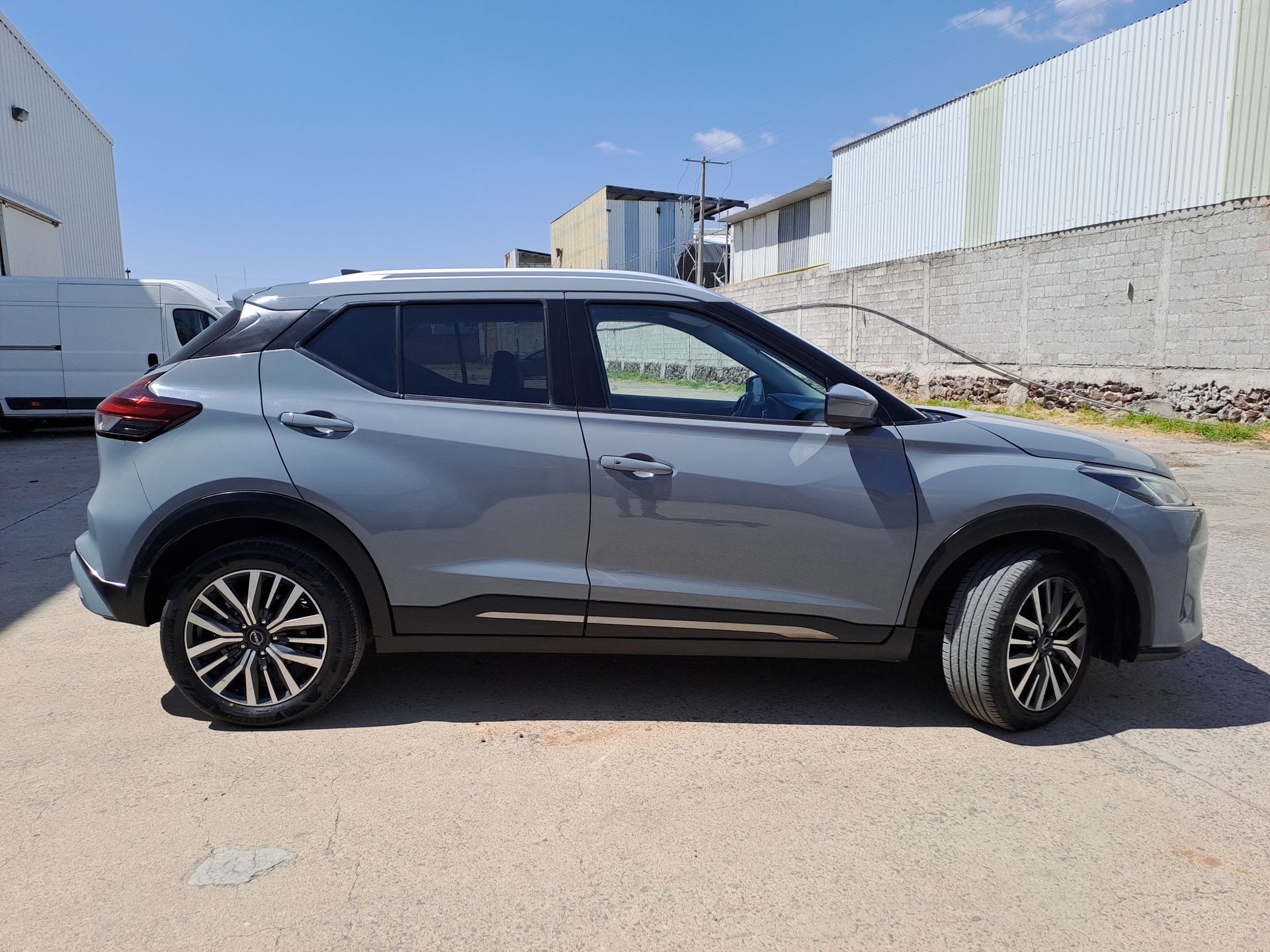2023 Nissan KICKS EXCLUSIVE BI-TONO 1.6 LTS CVT 23