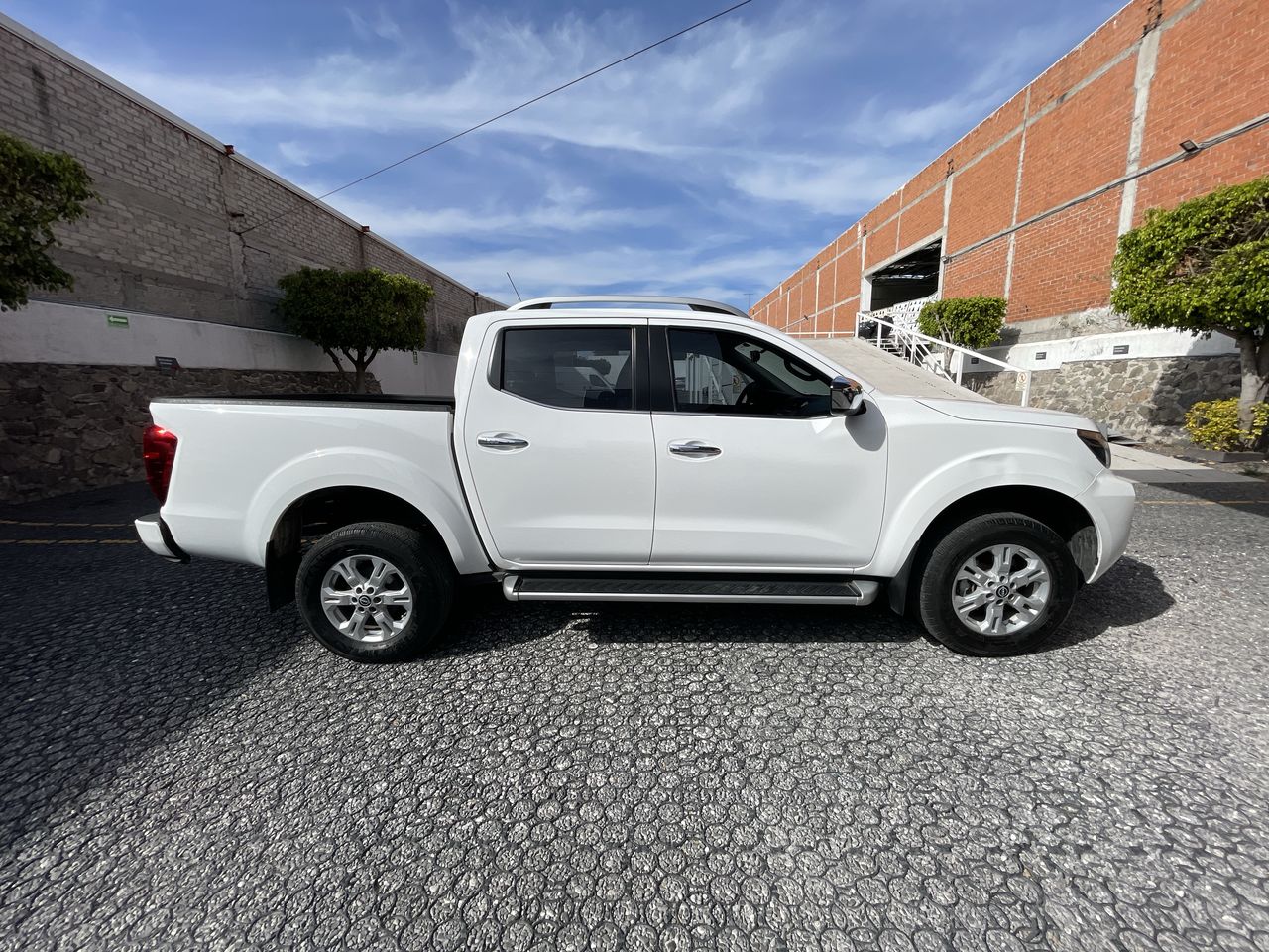 2023 Nissan FRONTIER LE TM 23