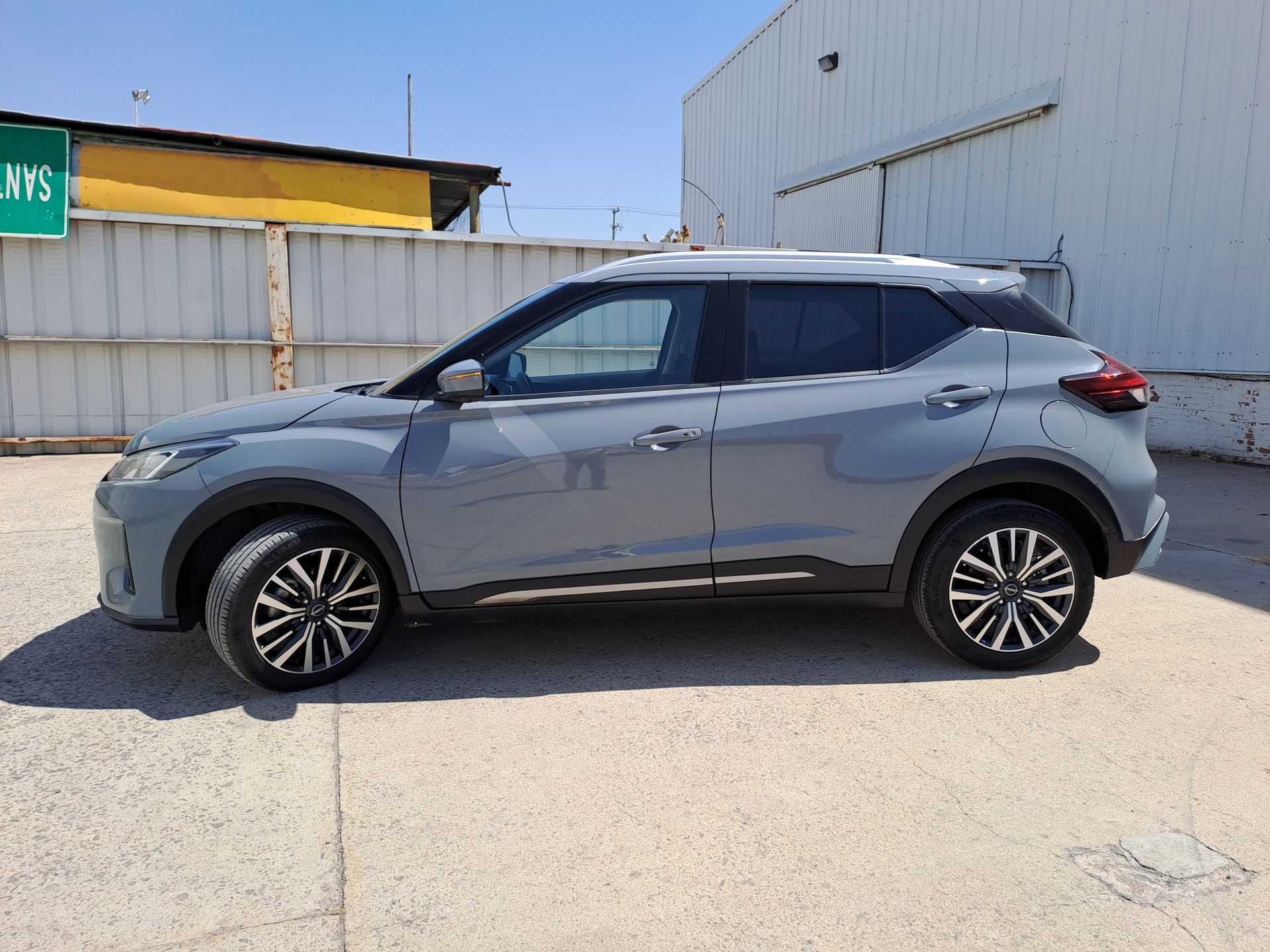 2023 Nissan KICKS EXCLUSIVE BI-TONO 1.6 LTS CVT 23