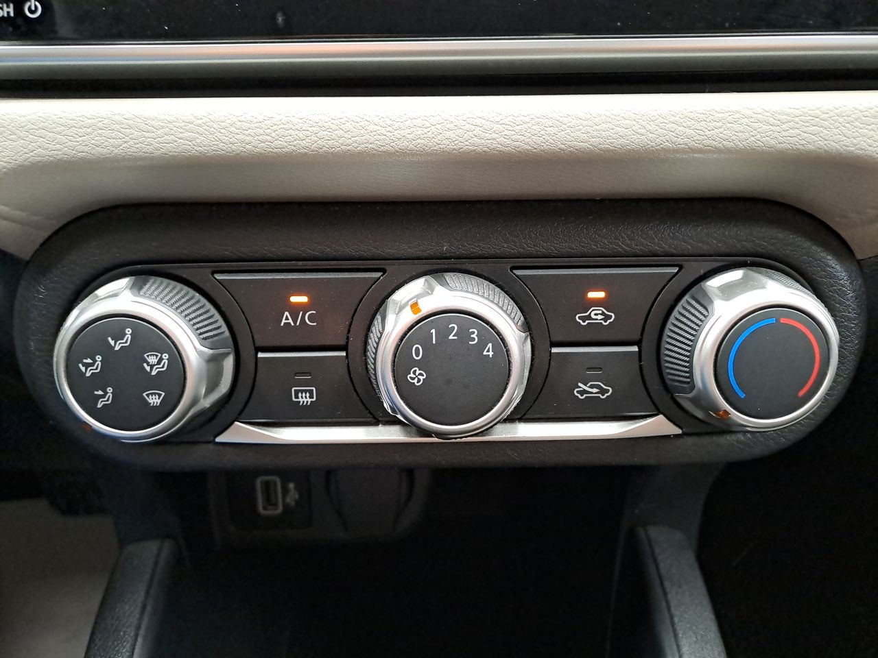 2022 Nissan VERSA ADVANCE CVT 22