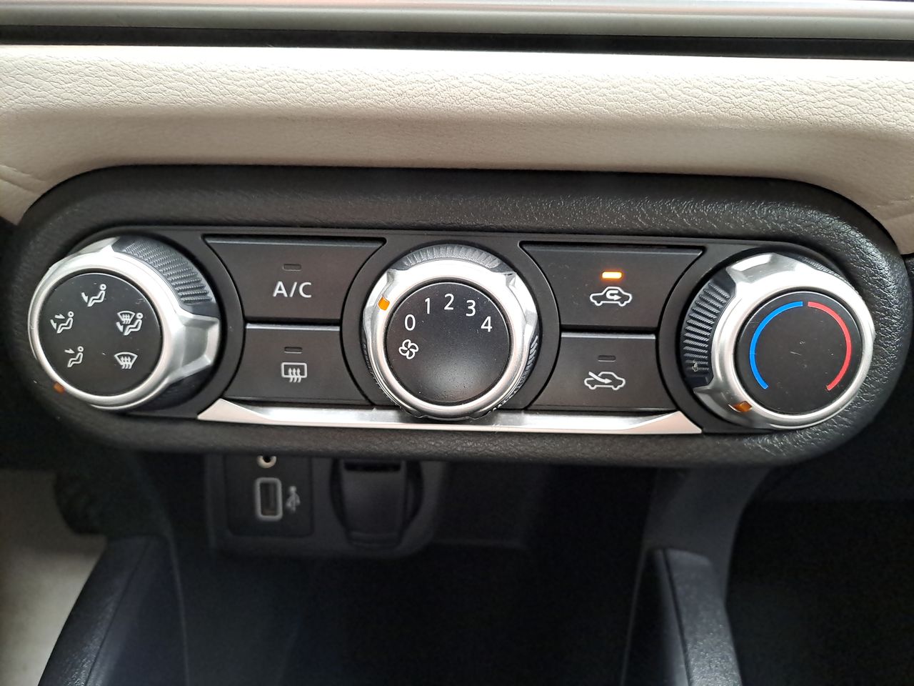 2020 Nissan VERSA ADVANCE CVT