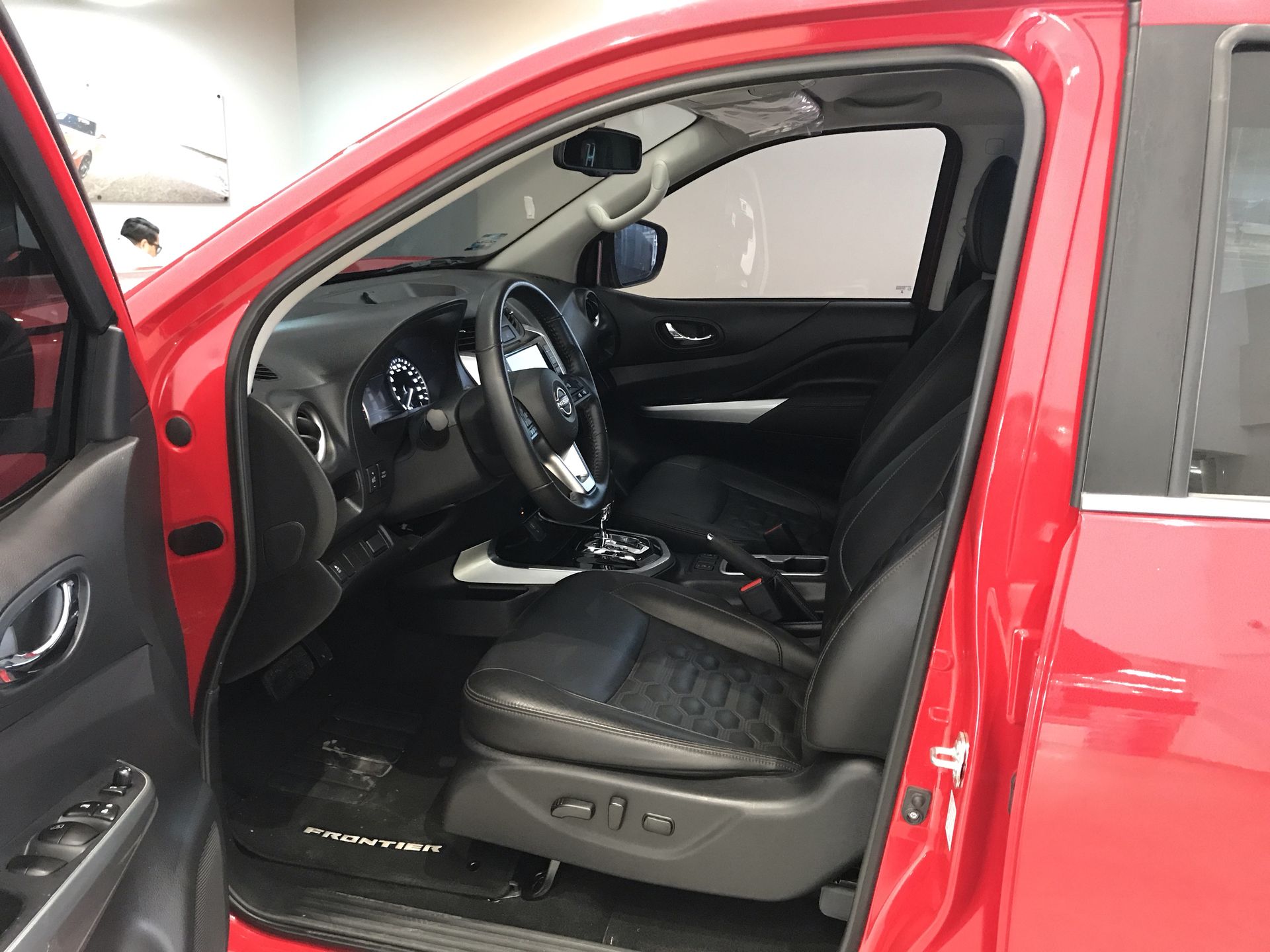 2023 Nissan FRONTIER PLATINUM LE TA 23