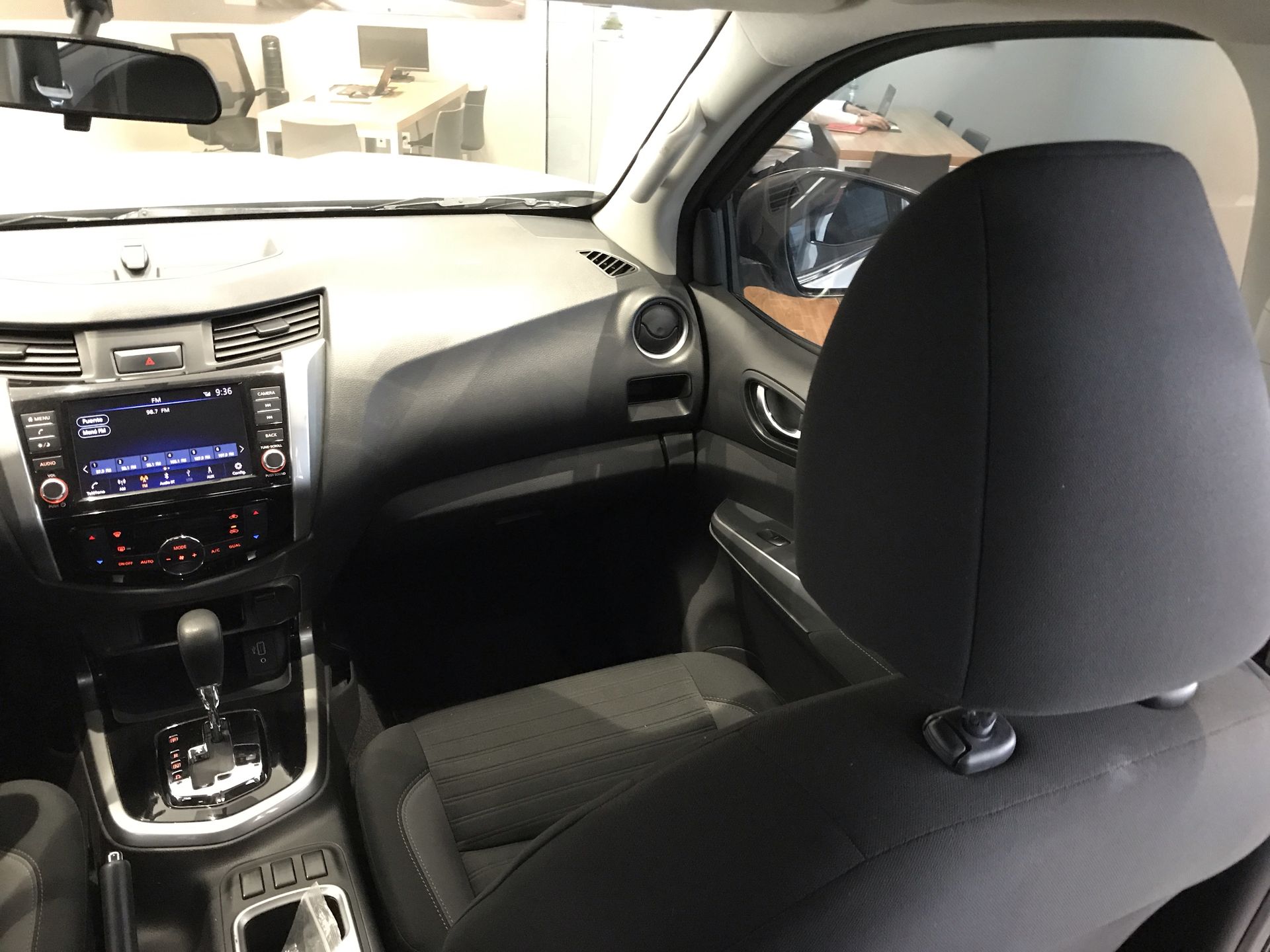 2021 Nissan FRONTIER LE TA 21