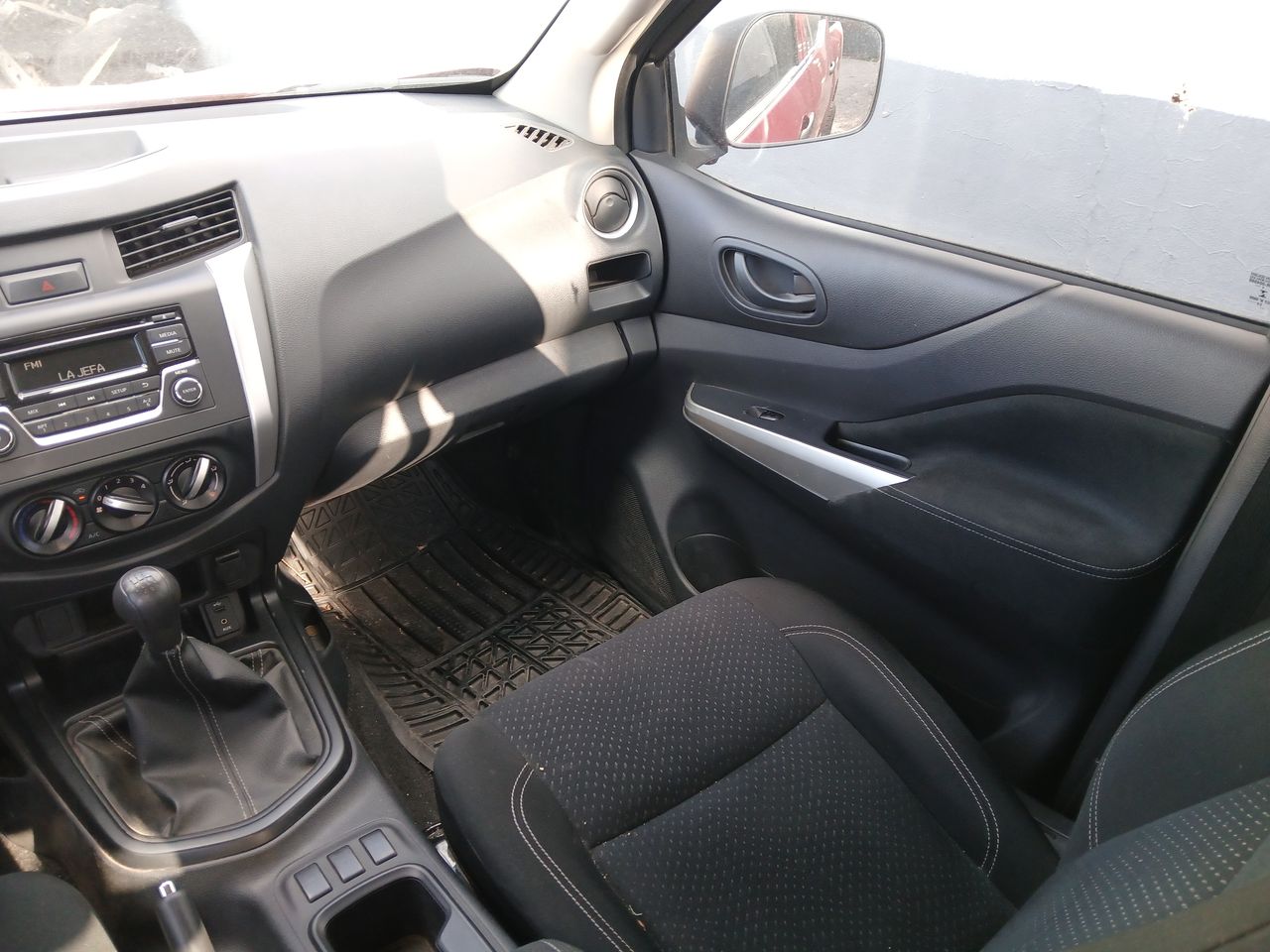 2020 Nissan NP300 DOBLE CABINA NP300 DOBLE CABINA SE TM AC PAQ SEG 6VEL.