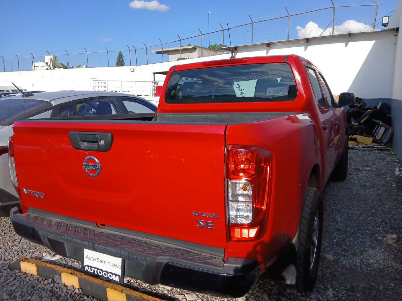 2020 Nissan NP300 DOBLE CABINA NP300 DOBLE CABINA SE TM AC PAQ SEG 6VEL.
