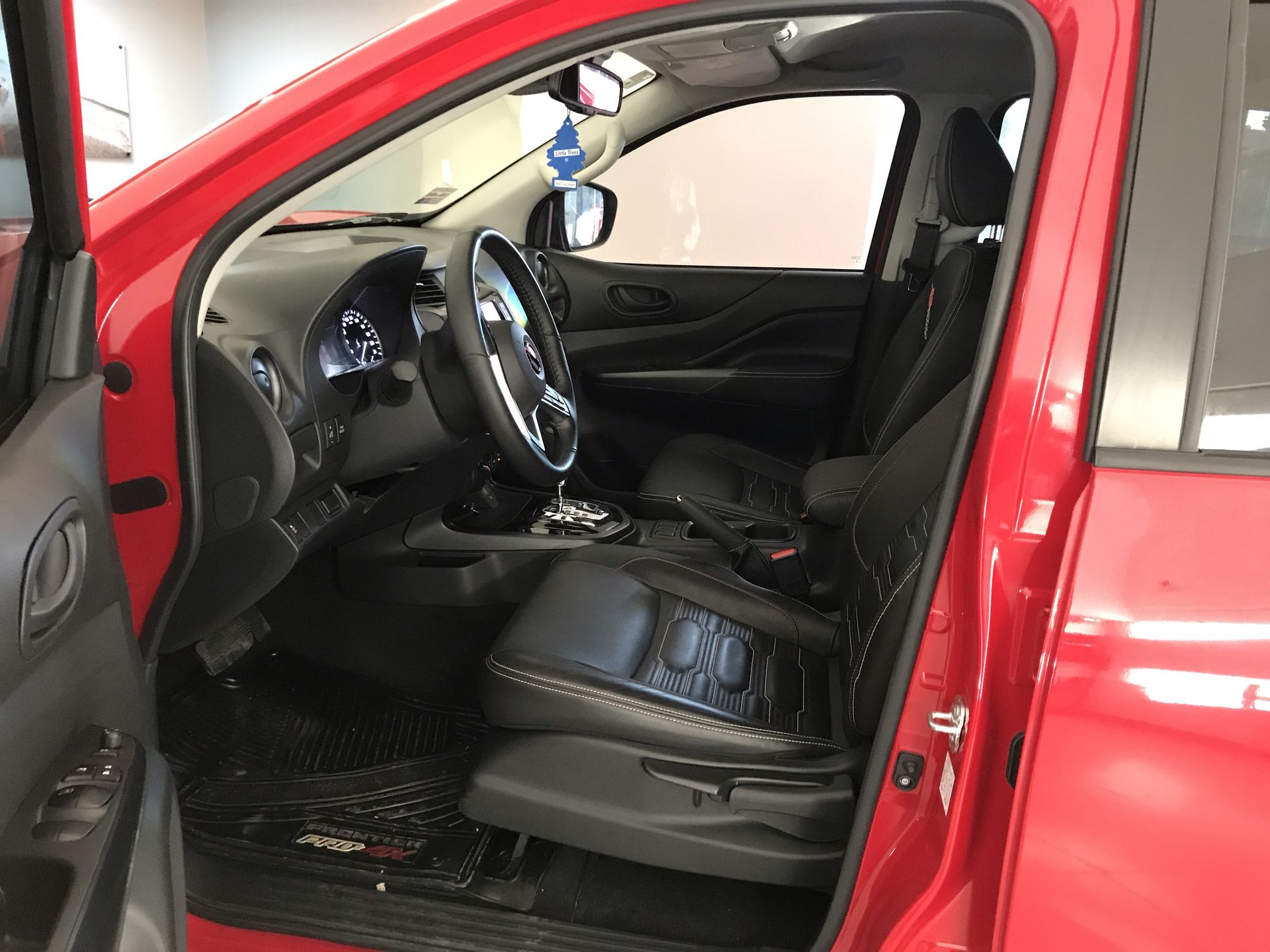 2024 Nissan FRONTIER FRONTIER PRO-4X 4X4 TA 24