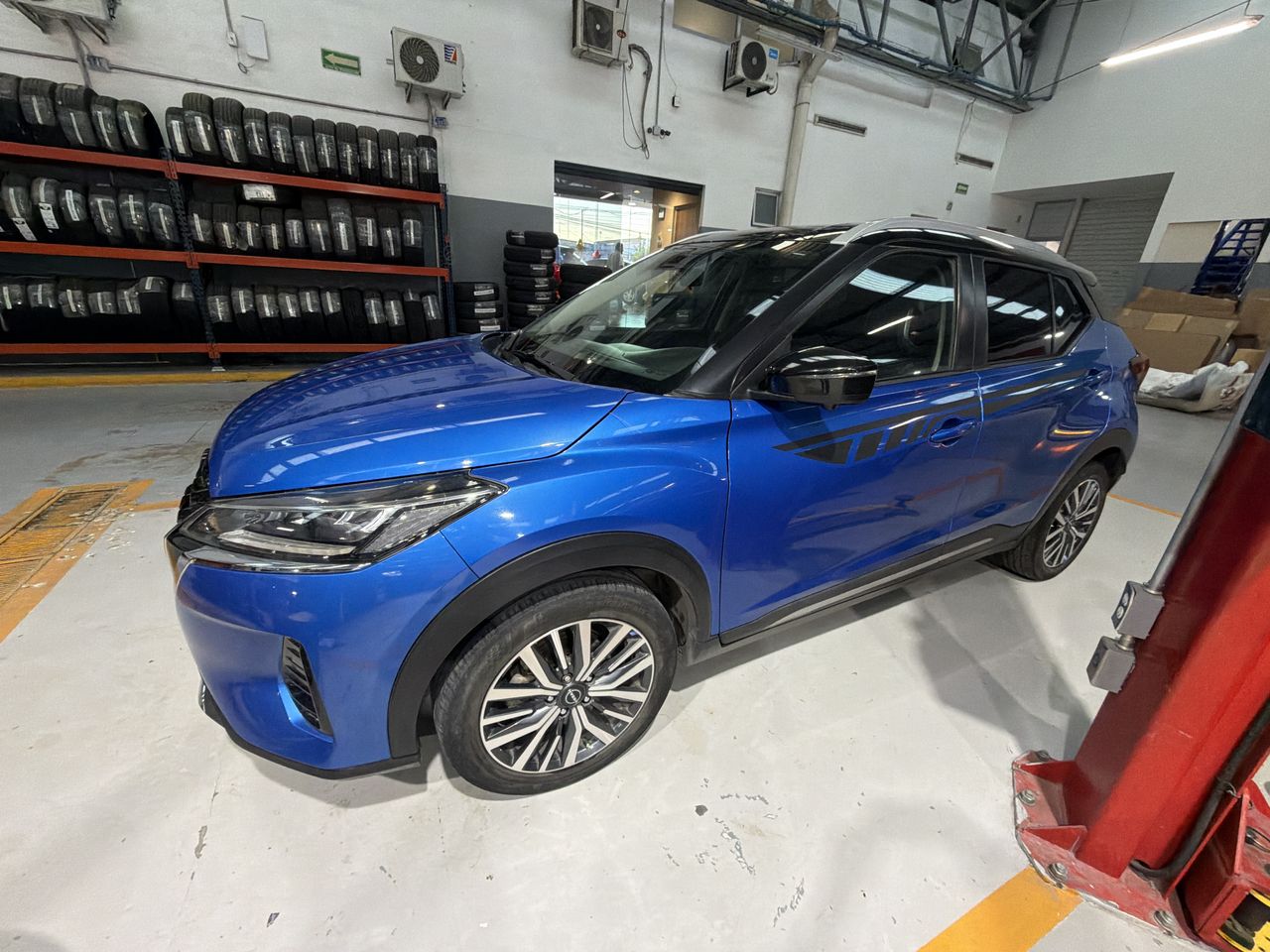 2023 Nissan KICKS PLATINUM BI-TONO 1.6 LTS CVT 23