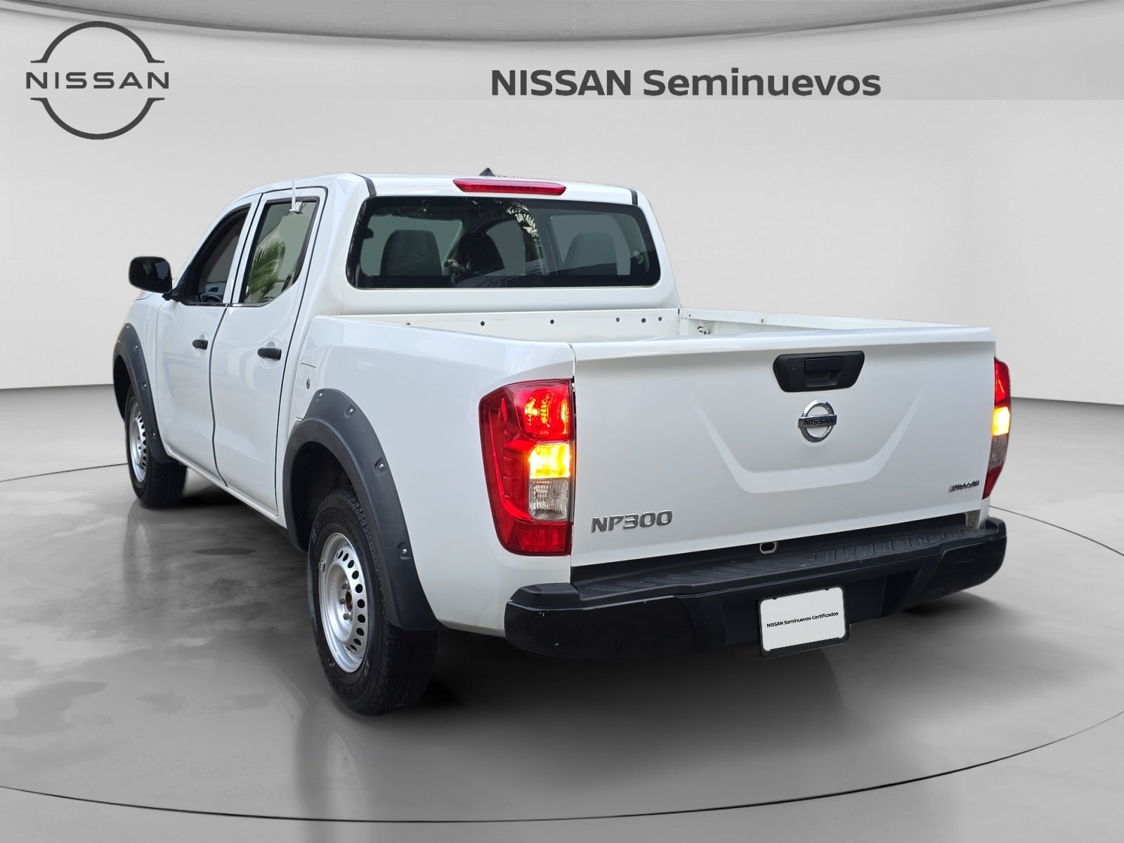 2020 Nissan NP300 DOBLE CABINA DOBLE CABINA S TM AC PAQ. SEG. 6VEL