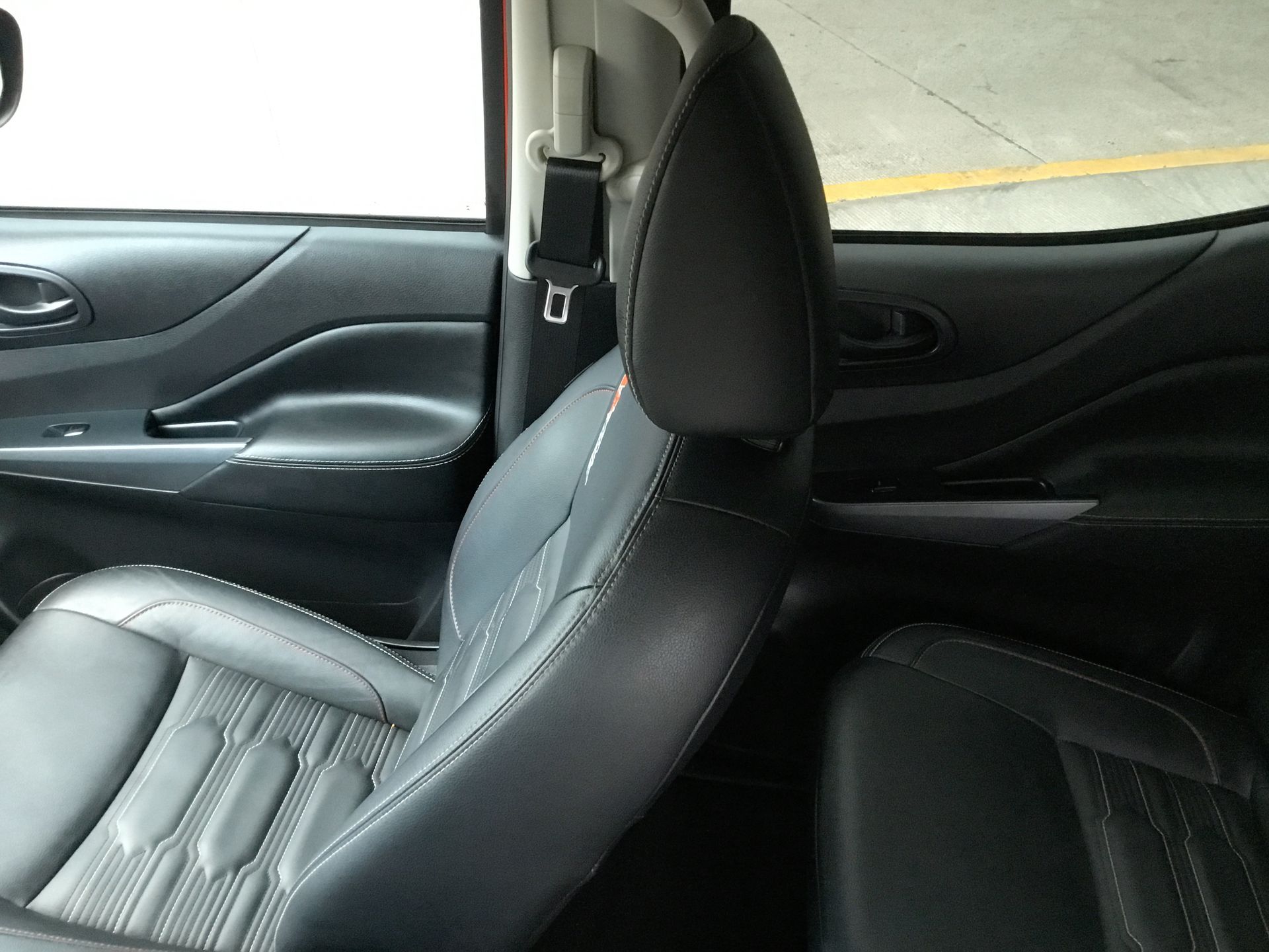2025 Nissan FRONTIER PRO-4X 4X4 TA 25
