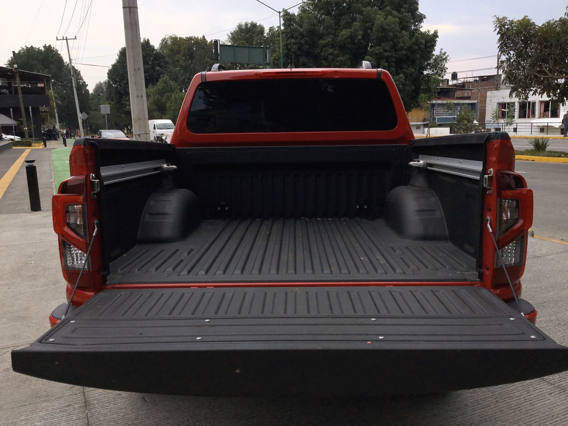 2025 Nissan FRONTIER PRO-4X 4X4 TA 25