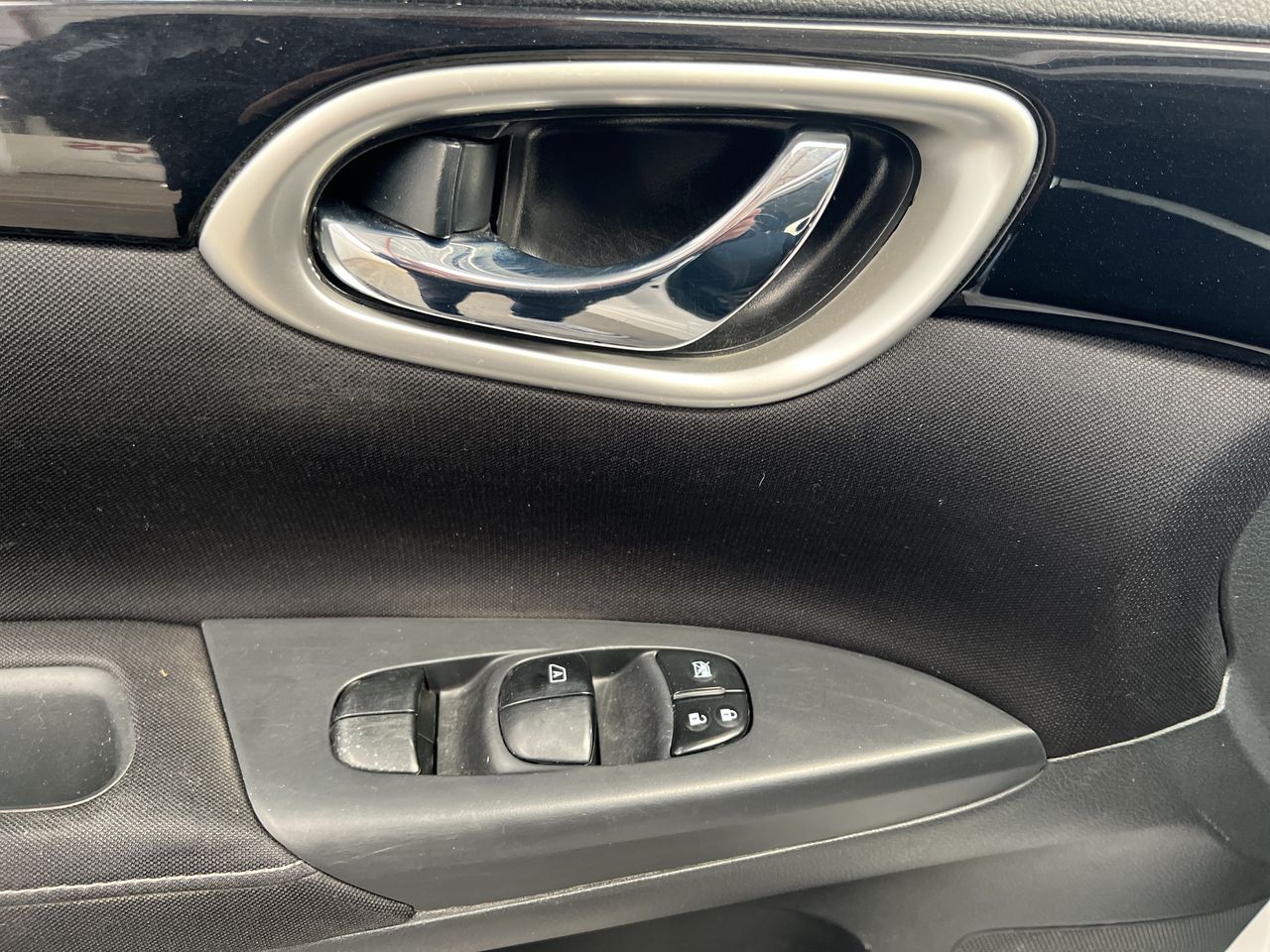 2017 Nissan SENTRA ADVANCE MT