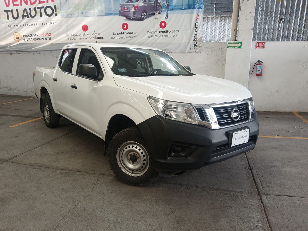 2020 Nissan NP300 DOBLE CABINA SE TM AC PAQ SEG 6VEL