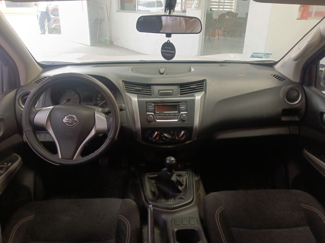 2020 Nissan NP300 DOBLE CABINA SE TM AC PAQ SEG 6VEL