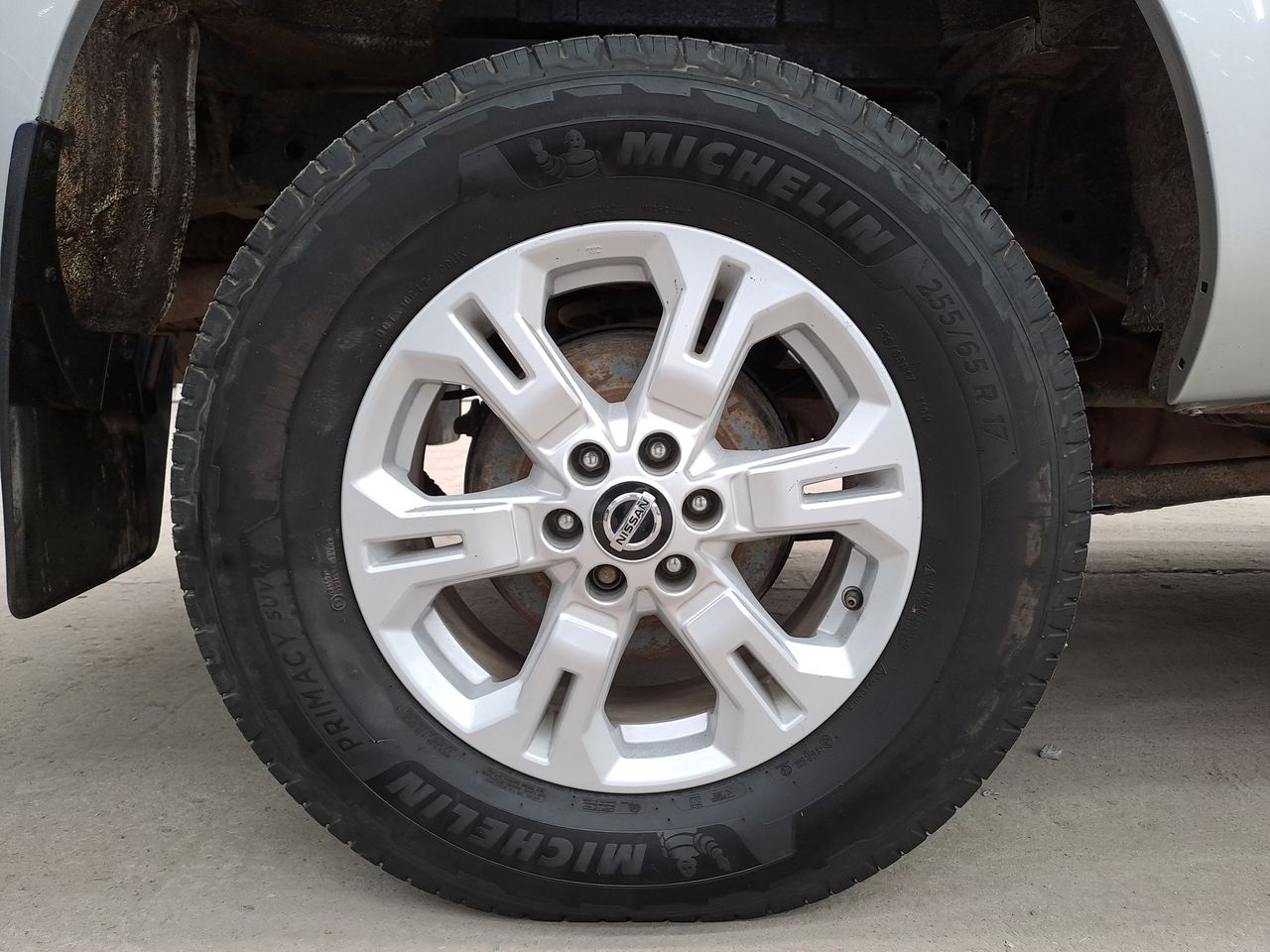 2022 Nissan FRONTIER LE TA 22