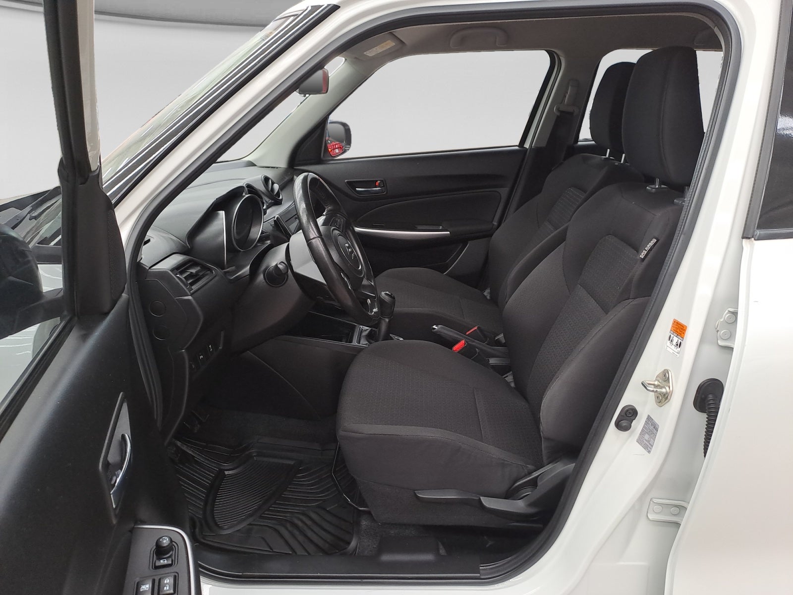 2022 SUZUKI SWIFT GLX 5MT