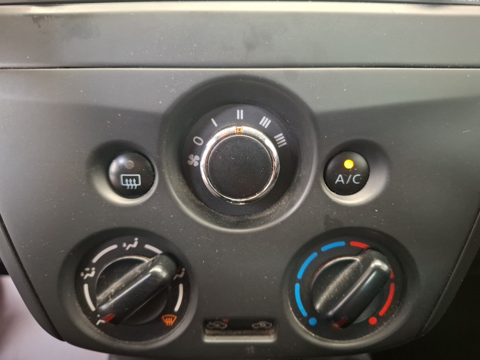 2018 Nissan VERSA SENSE MT AC