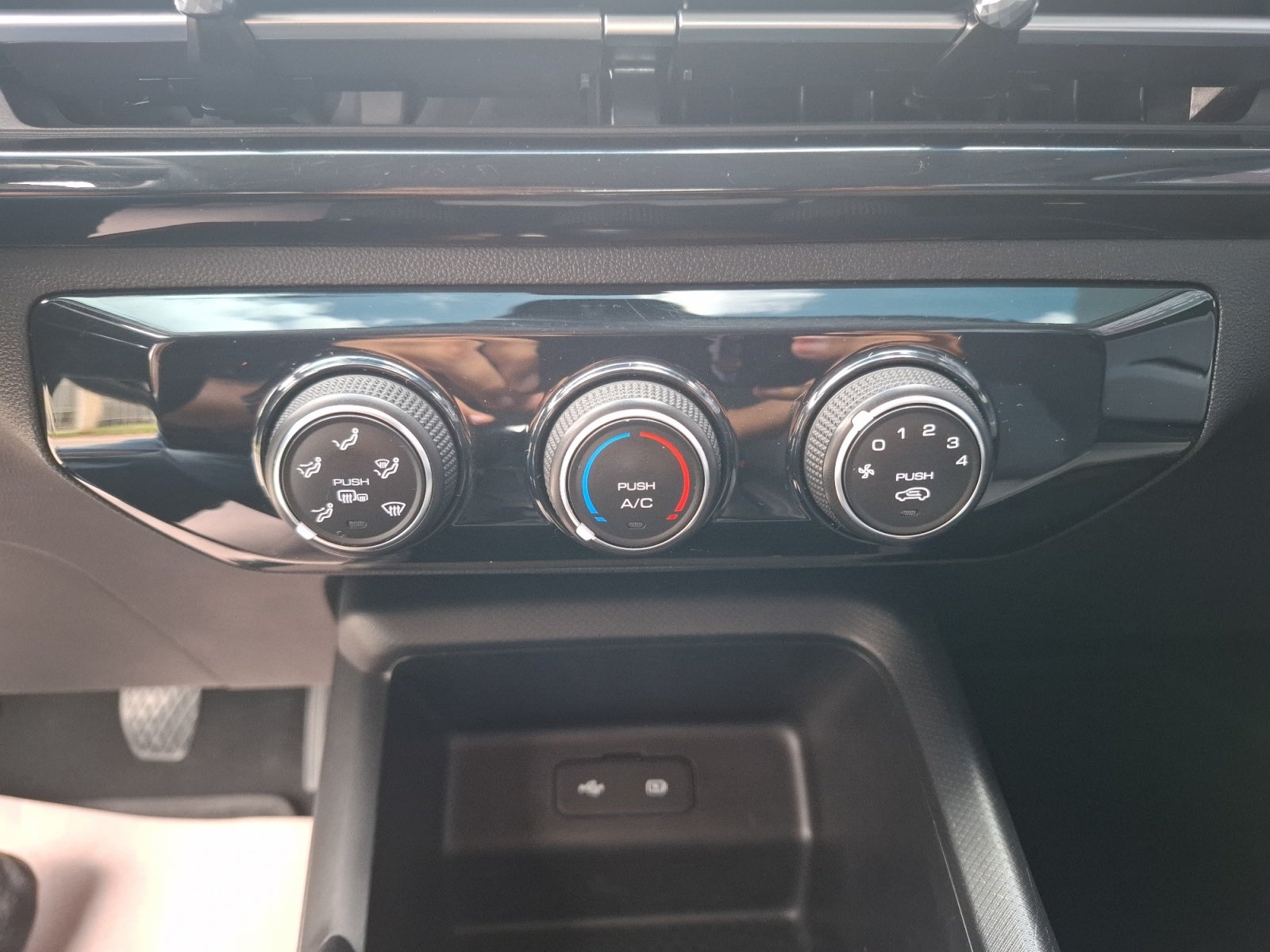 2025 Chevrolet AVEO LT BLACK EDITION G